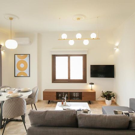 Onos - 2 Bedroom 2 Bathroom Penthouse With Terrace In Old Town Kalamata Luaran gambar