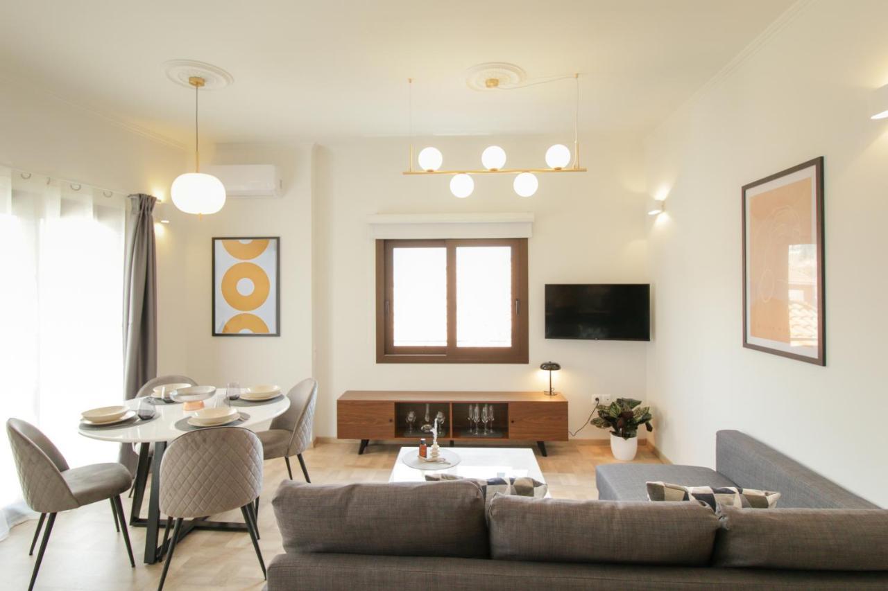 Onos - 2 Bedroom 2 Bathroom Penthouse With Terrace In Old Town Kalamata Luaran gambar