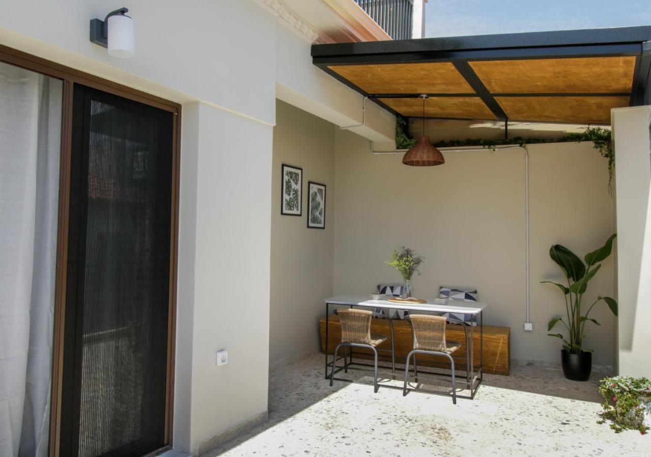 Onos - 2 Bedroom 2 Bathroom Penthouse With Terrace In Old Town Kalamata Luaran gambar